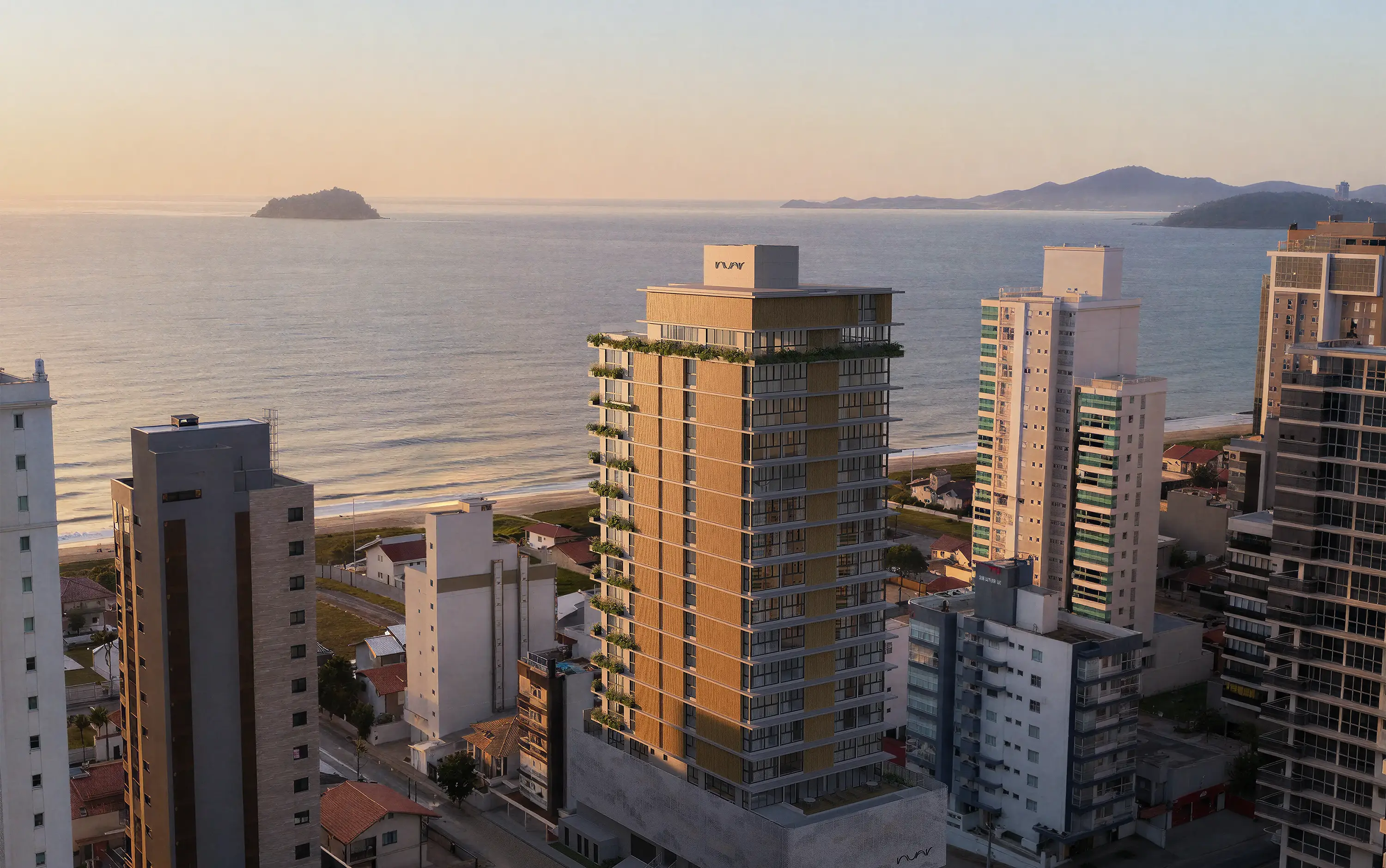 Fotomontagem aérea horizontal do Nuar Residence em Balneário Piçarras inserido no contexto urbano real da cidade, com vista panorâmica para o mar e ilhas ao fundo ao entardecer